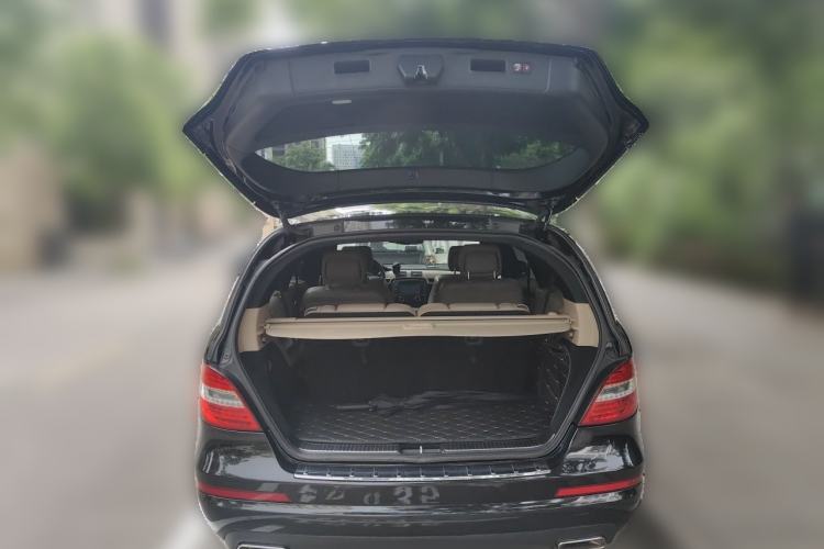 Used Mercedes-Benz R-Class 2014 R 400 4MATIC Luxury Model Trunk