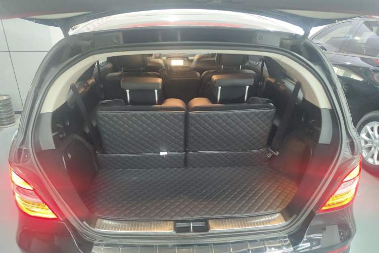 Used Mercedes-Benz R-Class 2014 R 320 4MATIC Business Model Trunk