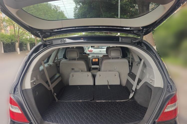 Used Mercedes-Benz R-Class 2014 R 400 4MATIC Luxury Model Trunk