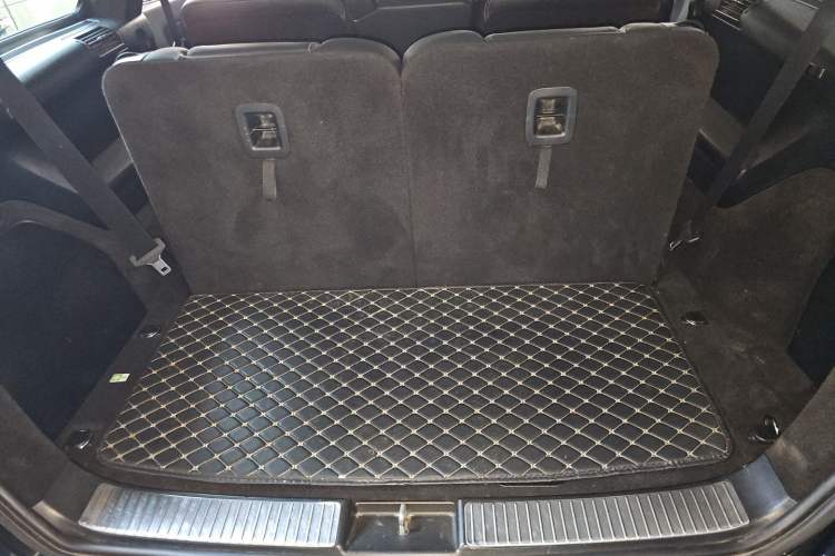 Used Mercedes-Benz R-Class 2014 R 320 4MATIC Business Model Trunk