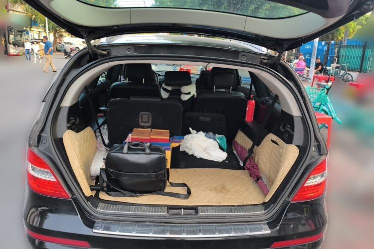 Used Mercedes-Benz R-Class 2014 R 320 4MATIC Luxury Model Trunk