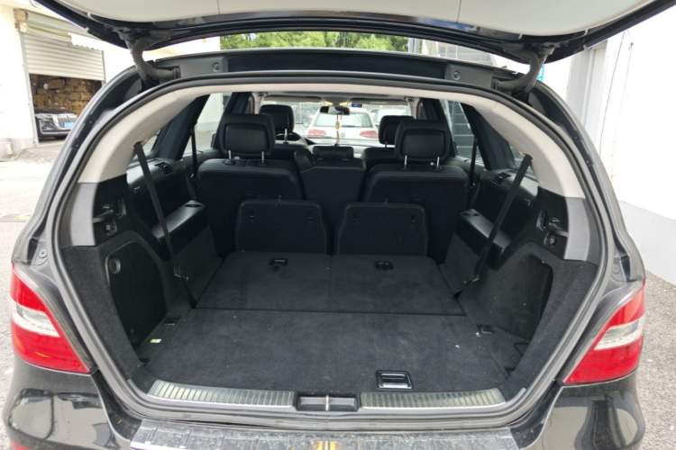 Used Mercedes-Benz R-Class 2014 R 320 4MATIC Business Model Trunk