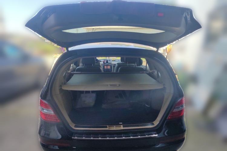 Used Mercedes-Benz R-Class 2014 R 320 4MATIC Luxury Model Trunk