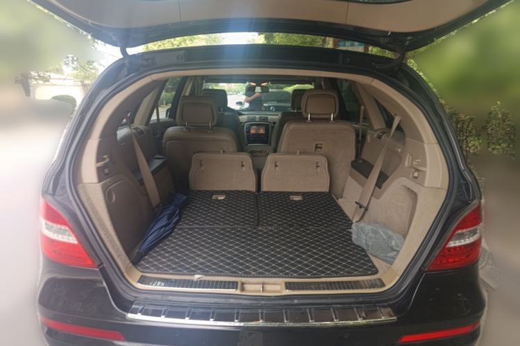 Used Mercedes-Benz R-Class 2014 R 320 4MATIC Luxury Model Trunk