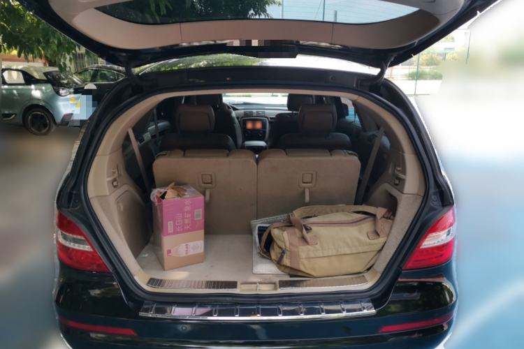Used Mercedes-Benz R-Class 2014 R 320 4MATIC Luxury Model Trunk
