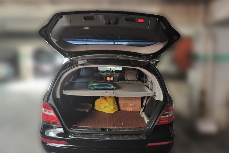 Used Mercedes-Benz R-Class 2014 R 320 4MATIC Business Model Trunk