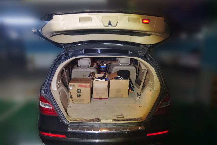 Used Mercedes-Benz R-Class 2014 R 320 4MATIC Luxury Model Trunk