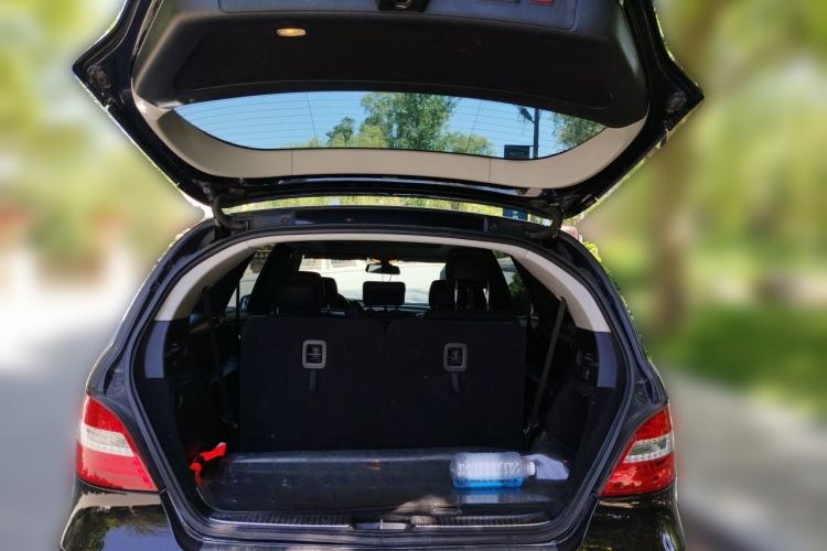Used Mercedes-Benz R-Class 2014 R 320 4MATIC Luxury Model Trunk