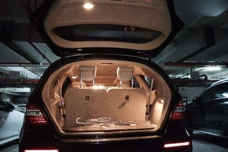 Used Mercedes-Benz R-Class 2014 R 320 4MATIC Luxury Model Trunk