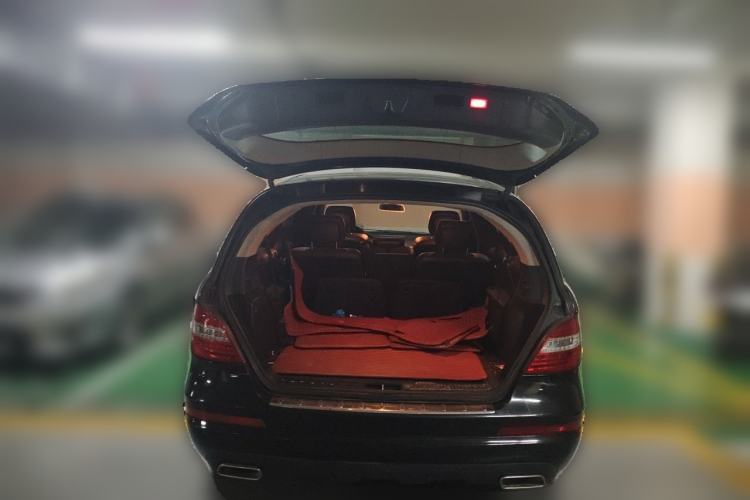 Used Mercedes-Benz R-Class 2014 R 320 4MATIC Luxury Model Trunk