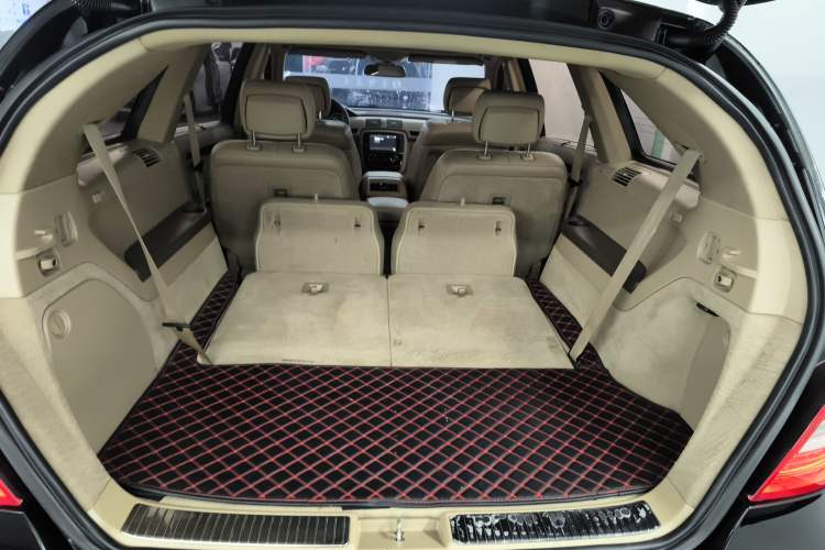 Used Mercedes-Benz R-Class 2014 R 320 4MATIC Luxury Model Trunk
