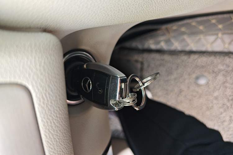 Used Mercedes-Benz R-Class 2014 R 320 4MATIC Business Model Vehicle Key