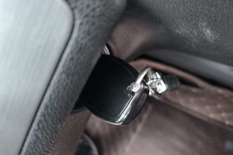 Used Mercedes-Benz R-Class 2014 R 320 4MATIC Business Model Vehicle Key