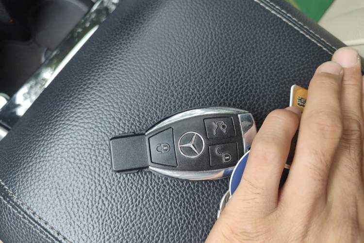 Used Mercedes-Benz R-Class 2014 R 400 4MATIC Luxury Model Vehicle Key