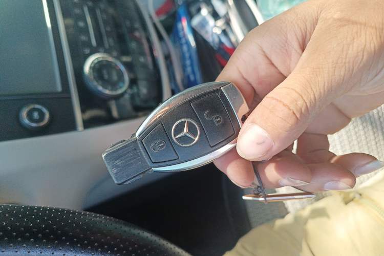 Used Mercedes-Benz R-Class 2014 R 320 4MATIC Luxury Model Vehicle Key