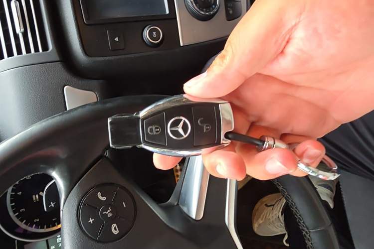 Used Mercedes-Benz R-Class 2014 R 320 4MATIC Business Model Vehicle Key