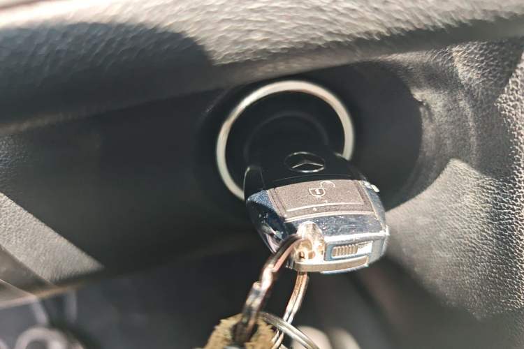 Used Mercedes-Benz R-Class 2014 R 320 4MATIC Business Model Vehicle Key