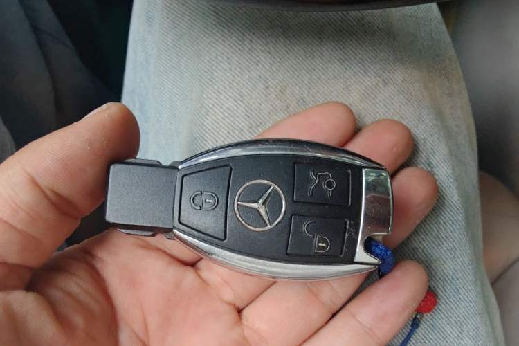 Used Mercedes-Benz R-Class 2014 R 400 4MATIC Luxury Model Vehicle Key