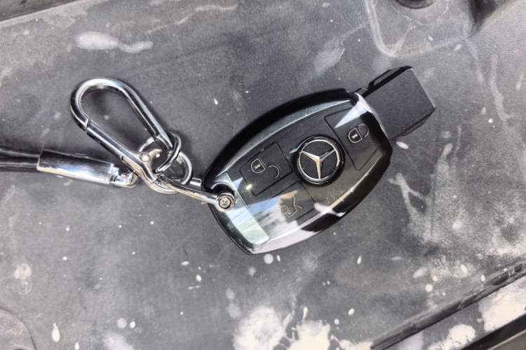 Used Mercedes-Benz R-Class 2014 R 400 4MATIC Luxury Model Vehicle Key