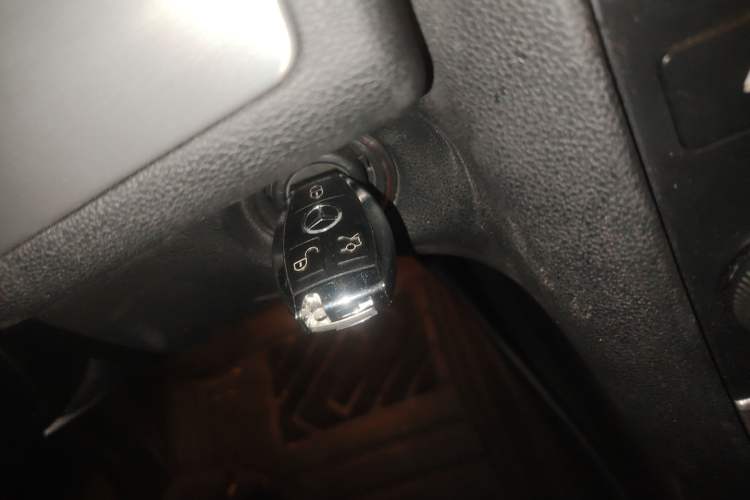 Used Mercedes-Benz R-Class 2014 R 320 4MATIC Business Model Vehicle Key