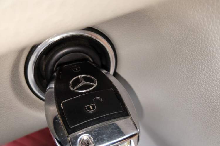 Used Mercedes-Benz R-Class 2014 R 320 4MATIC Luxury Model Vehicle Key