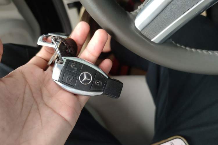 Used Mercedes-Benz R-Class 2014 R 400 4MATIC Luxury Model Vehicle Key