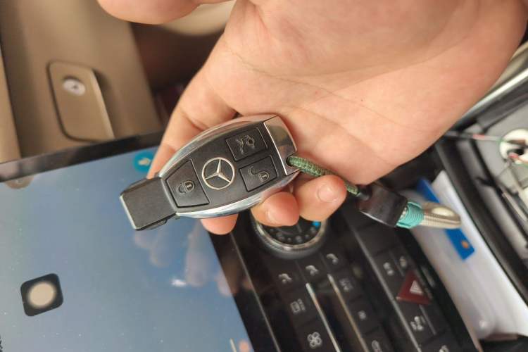 Used Mercedes-Benz R-Class 2014 R 400 4MATIC Luxury Model Vehicle Key