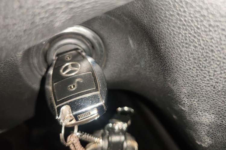 Used Mercedes-Benz R-Class 2014 R 320 4MATIC Business Model Vehicle Key
