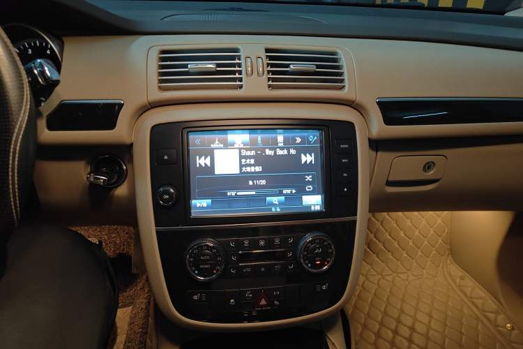 Used Mercedes-Benz R-Class 2014 R 320 4MATIC Luxury Model Audio And AC Panel
