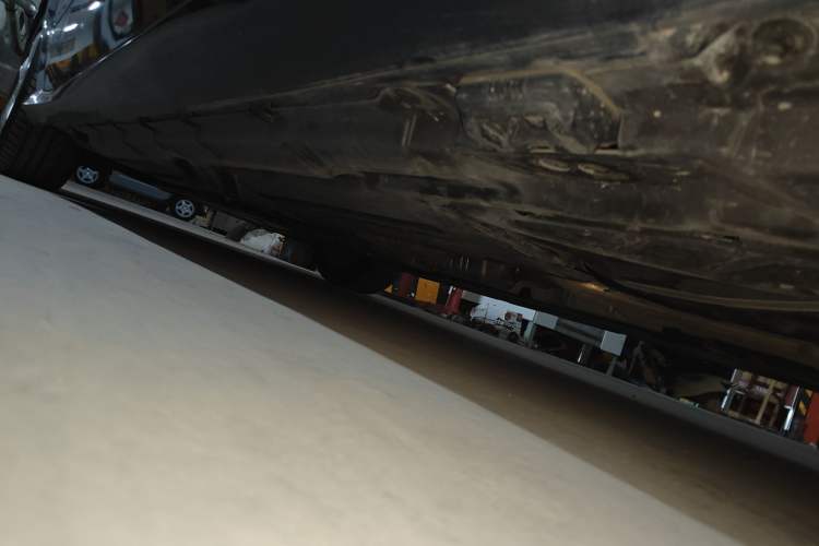 Used Mercedes-Benz R-Class 2014 R 320 4MATIC Luxury Model Chassis Rear Left