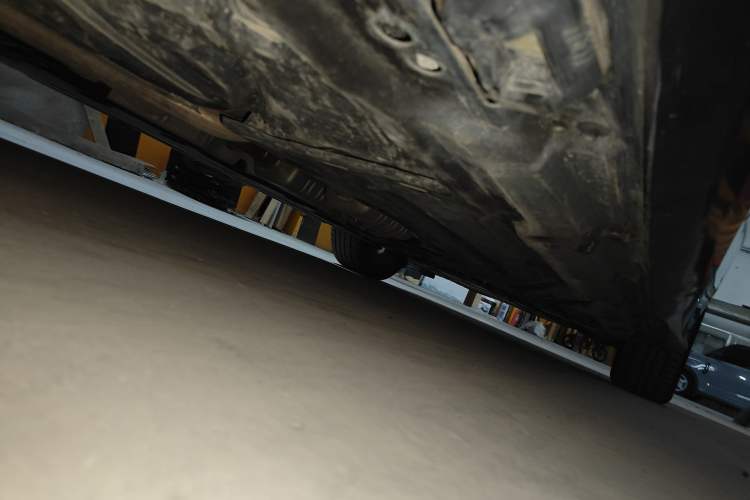 Used Mercedes-Benz R-Class 2014 R 320 4MATIC Luxury Model Chassis Rear Right
