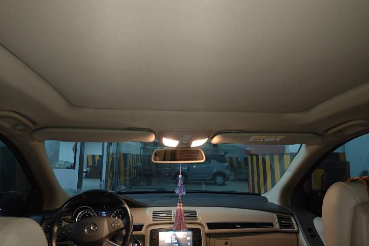 Used Mercedes-Benz R-Class 2014 R 320 4MATIC Luxury Model Headliner