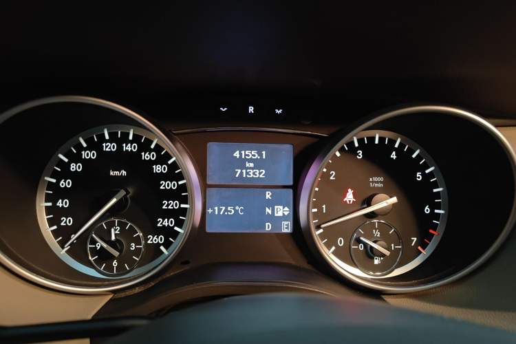 Used Mercedes-Benz R-Class 2014 R 320 4MATIC Luxury Model Instrument Cluster