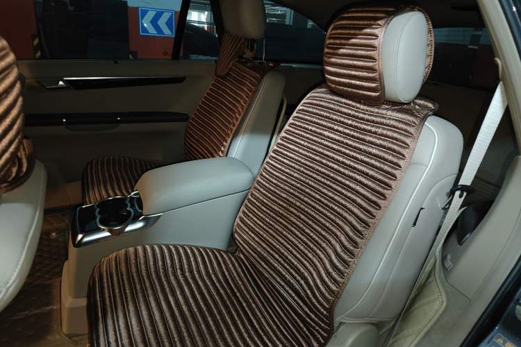 Used Mercedes-Benz R-Class 2014 R 320 4MATIC Luxury Model Left Rear Seat