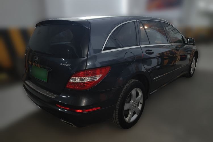 Used Mercedes-Benz R-Class 2014 R 320 4MATIC Luxury Model Rear Right 45 Deg