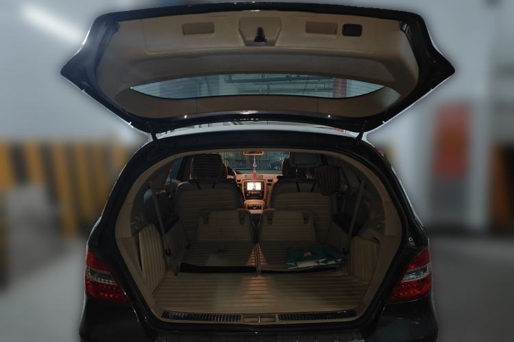 Used Mercedes-Benz R-Class 2014 R 320 4MATIC Luxury Model Trunk