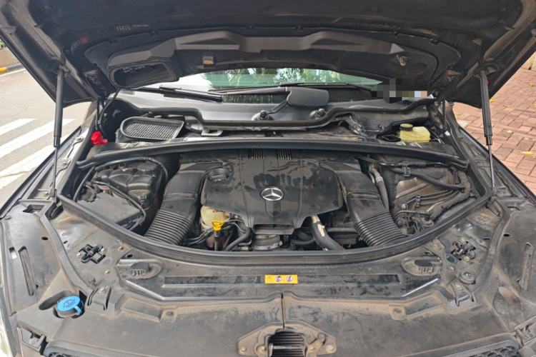 Used Mercedes-Benz R-Class 2014 R 320 4MATIC Business Model Engine Bay