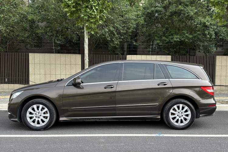 Used Mercedes-Benz R-Class 2014 R 320 4MATIC Business Model Interior 3