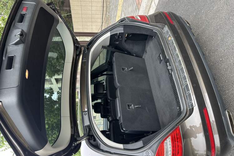 Used Mercedes-Benz R-Class 2014 R 320 4MATIC Business Model Trunk