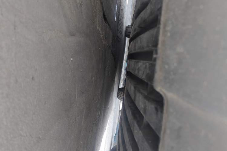 Used Mercedes-Benz R-Class 2014 R 400 4MATIC Luxury Model Chassis Front