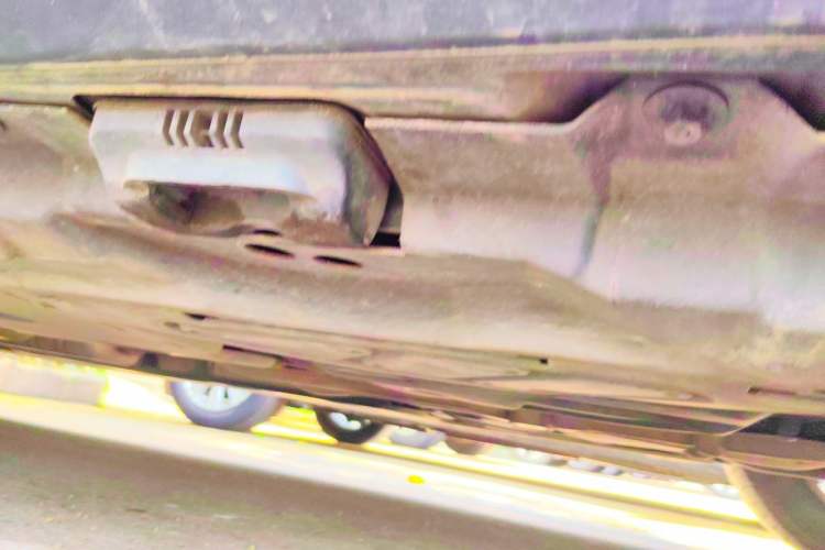 Used Mercedes-Benz R-Class 2014 R 400 4MATIC Business Model Chassis Rear Left