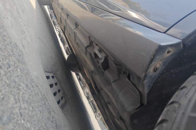 Used Mercedes-Benz R-Class 2014 R 400 4MATIC Luxury Model Chassis Rear Left