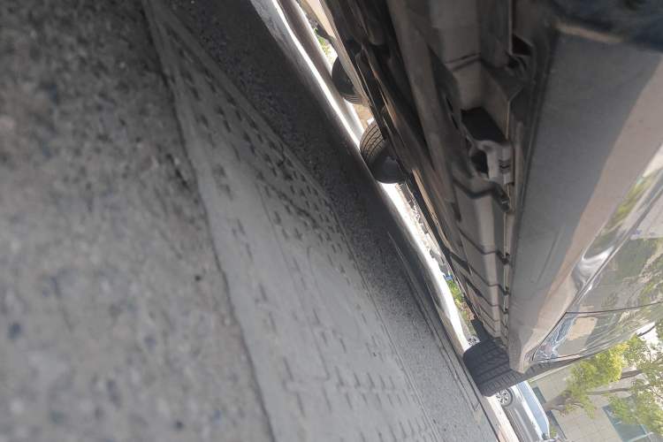 Used Mercedes-Benz R-Class 2014 R 400 4MATIC Luxury Model Chassis Rear Right