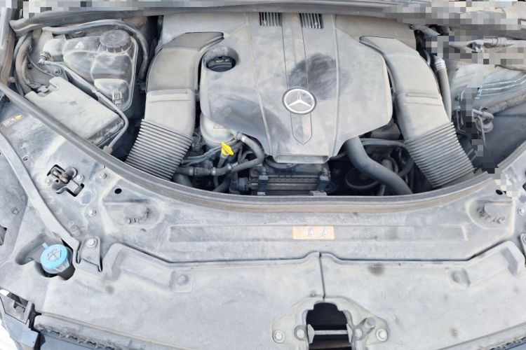 Used Mercedes-Benz R-Class 2014 R 320 4MATIC Luxury Model Engine Bay