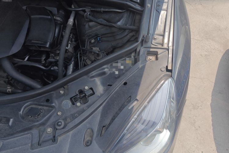 Used Mercedes-Benz R-Class 2014 R 400 4MATIC Luxury Model Engine Bay Left