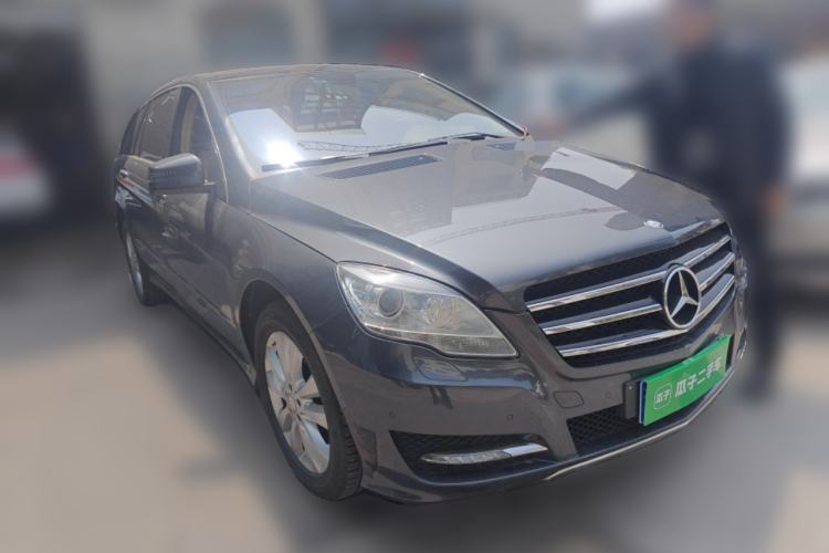 Used Mercedes-Benz R-Class 2014 R 400 4MATIC Luxury Model Front Right 45 Deg