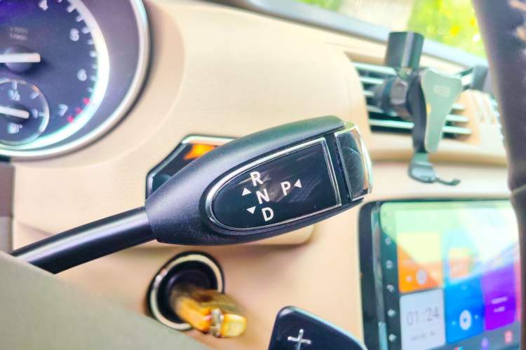 Used Mercedes-Benz R-Class 2014 R 400 4MATIC Business Model Gear Lever