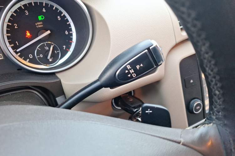 Used Mercedes-Benz R-Class 2014 R 320 4MATIC Luxury Model Gear Lever
