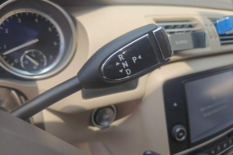 Used Mercedes-Benz R-Class 2014 R 400 4MATIC Luxury Model Gear Lever