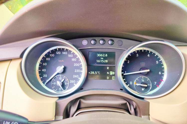 Used Mercedes-Benz R-Class 2014 R 400 4MATIC Business Model Instrument Cluster